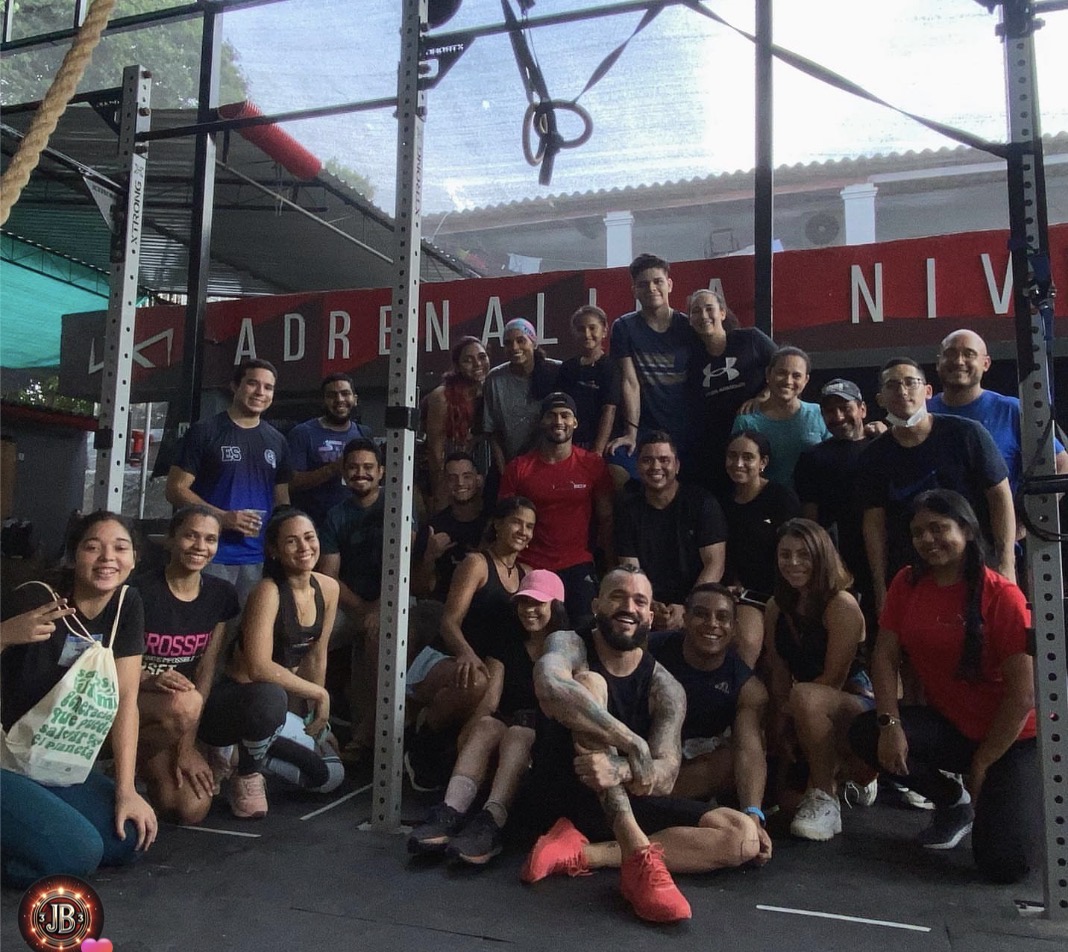 Jotik Serje with the training community from his former gym in Colombia
