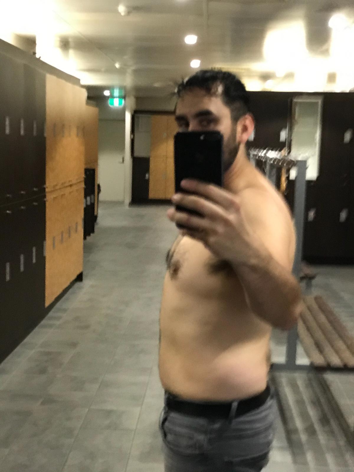 Gerardo side view before personal training